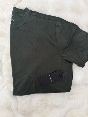 Fabletics Men's Crew Neck T-Shirt in Dark Olive